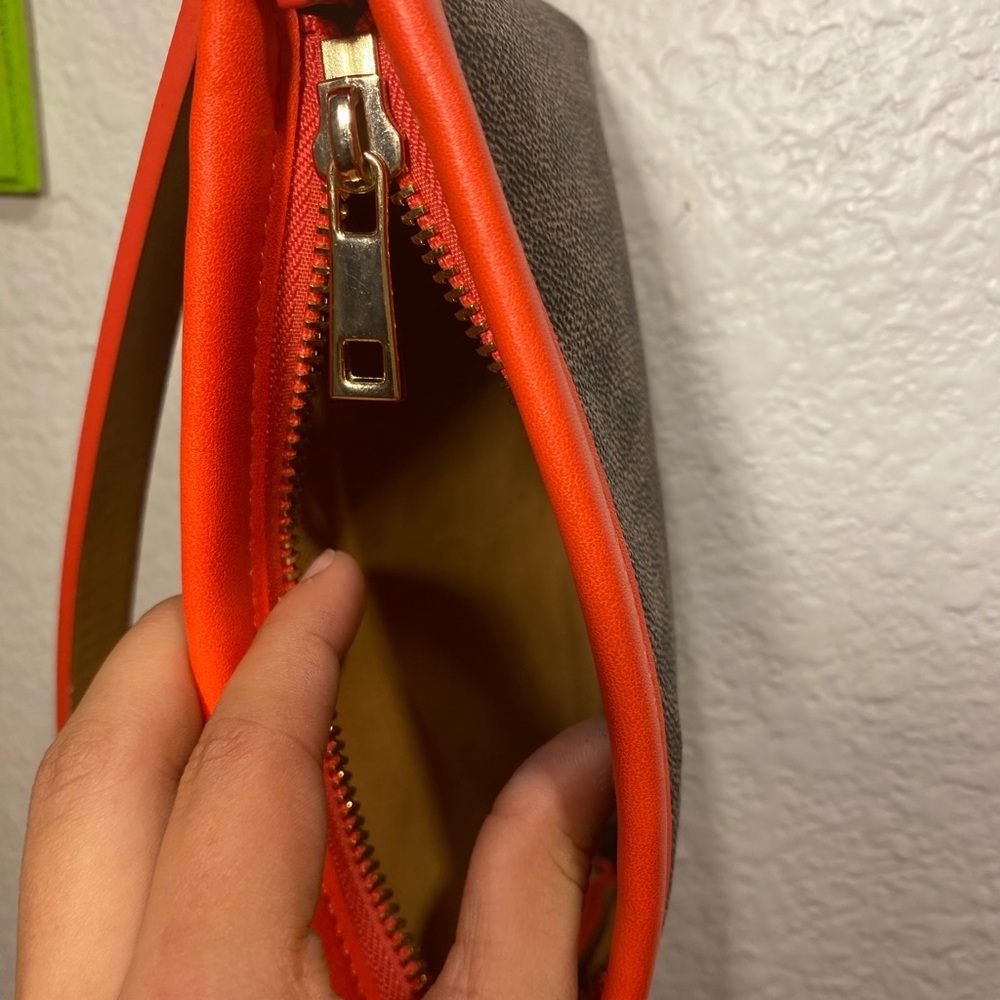 not damaged wristlet, super cute with jeans and you!!